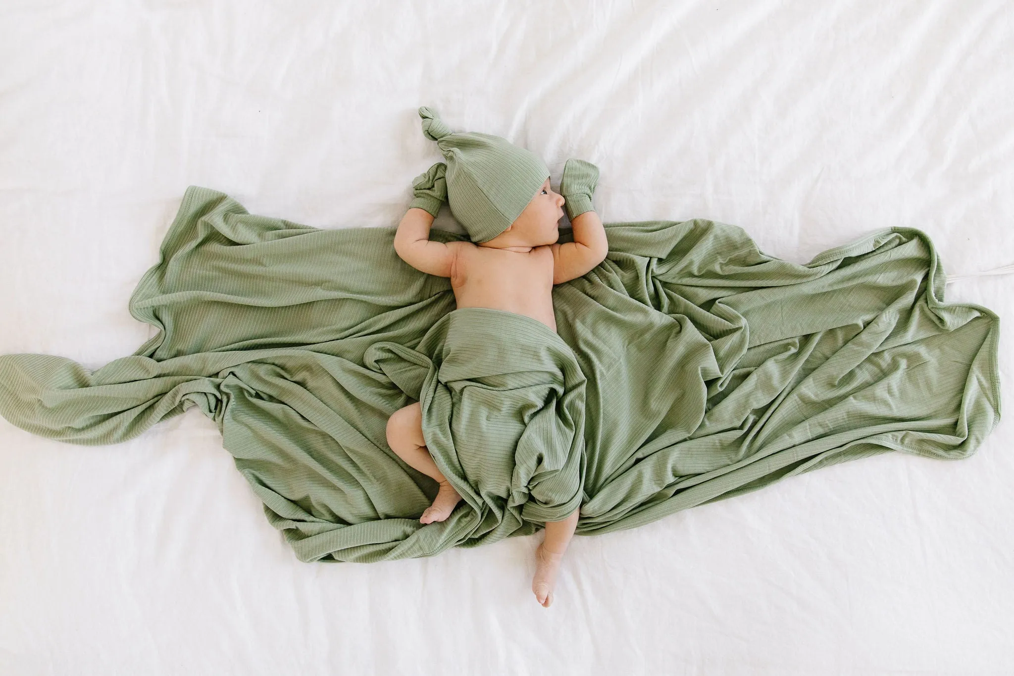 Ellis Ribbed Newborn Hat Bundle (Gown)