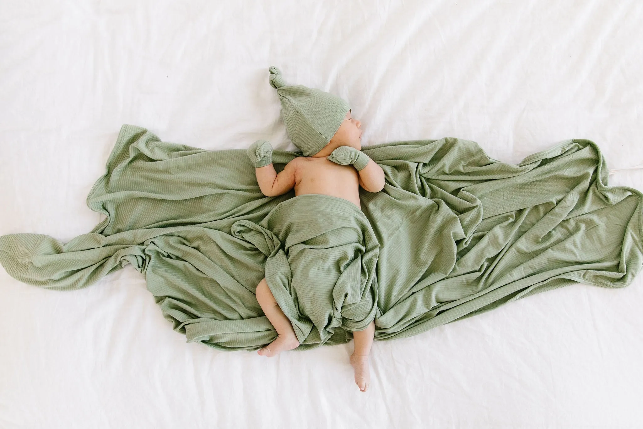 Ellis Ribbed Newborn Hat Bundle (Gown)