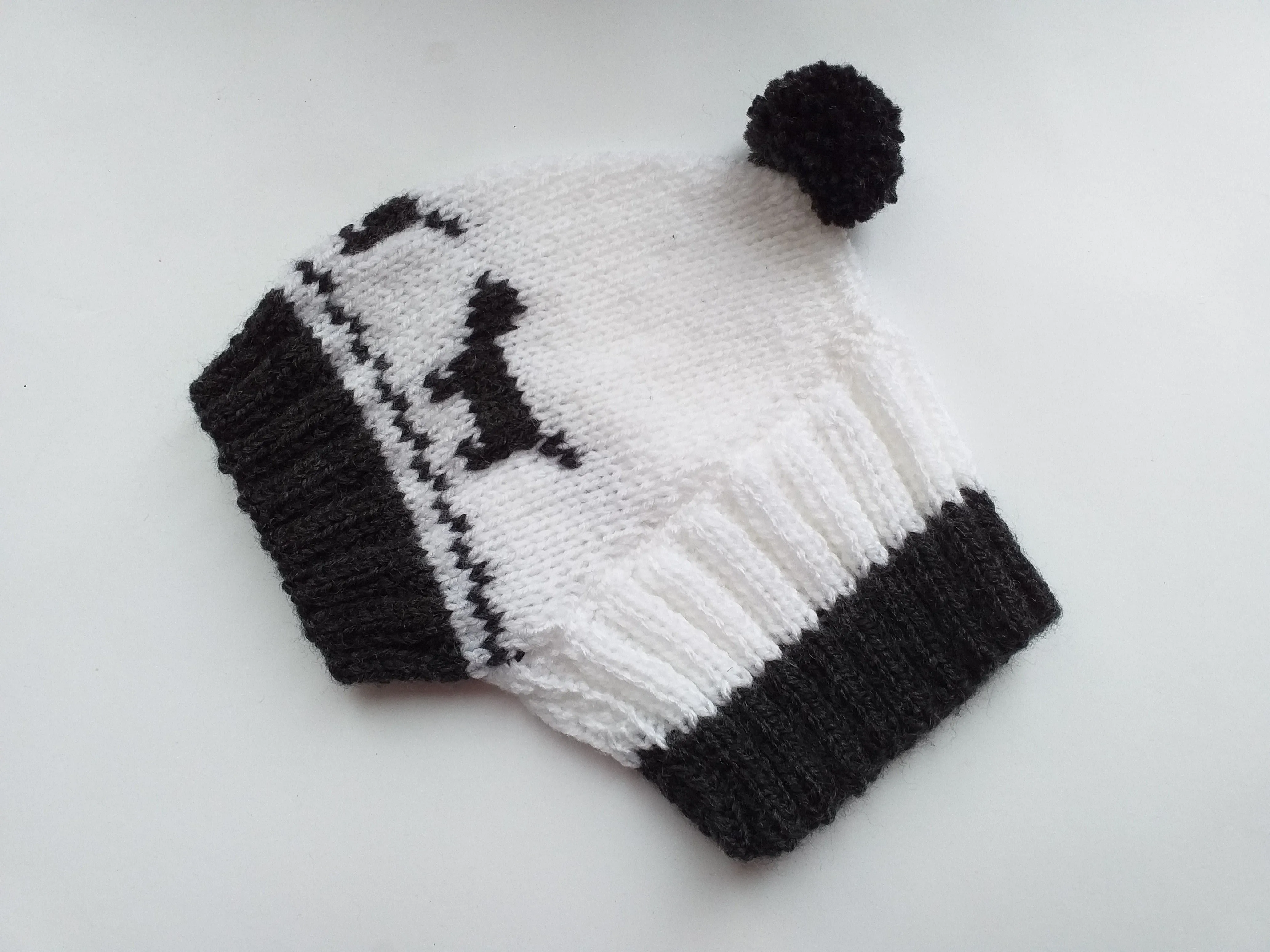 Hat for dachshund with dogs, knitted hat for dogs with dogs